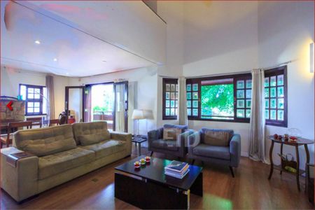 Casa à venda com 4 quartos, 279m² em Jardim Marajoara, São Paulo