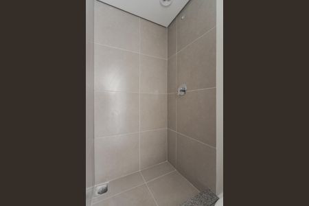 Banheiro de kitnet/studio à venda com 1 quarto, 30m² em Jardim do Salso, Porto Alegre