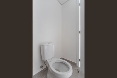Banheiro de kitnet/studio à venda com 1 quarto, 30m² em Jardim do Salso, Porto Alegre