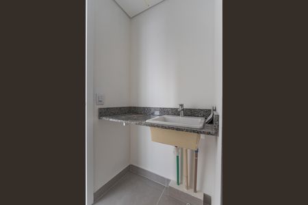 Banheiro de kitnet/studio à venda com 1 quarto, 30m² em Jardim do Salso, Porto Alegre