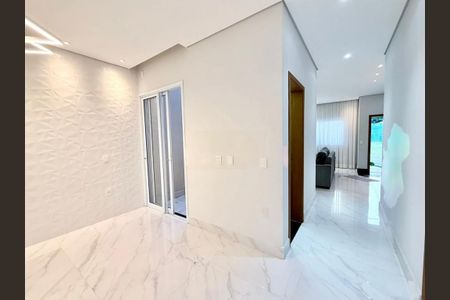 Casa à venda com 177m², 3 quartos e 2 vagas
