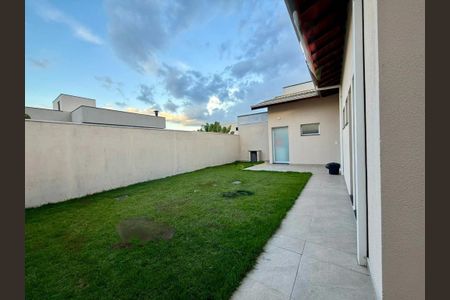 Casa à venda com 177m², 3 quartos e 2 vagas