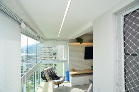 Apartamento à venda com 65m², 2 quartos e 1 vaga Apartamento à venda com 65m², 2 quartos e 1 vagaVaranda
