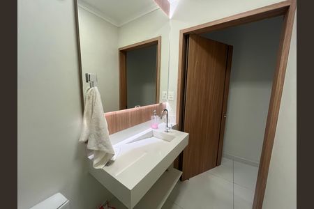 Casa à venda com 210m², 3 quartos e 5 vagas Casa à venda com 210m², 3 quartos e 5 vagasBanheiro