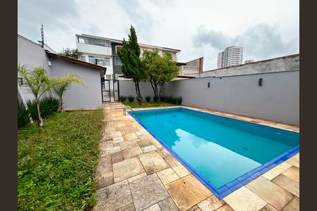 Casa à venda com 210m², 3 quartos e 5 vagas Casa à venda com 210m², 3 quartos e 5 vagasPiscina