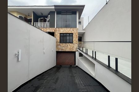 Casa à venda com 210m², 3 quartos e 5 vagas Casa à venda com 210m², 3 quartos e 5 vagasFachada