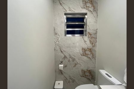 Casa à venda com 210m², 3 quartos e 5 vagas Casa à venda com 210m², 3 quartos e 5 vagasBanheiro