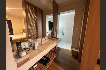 Casa à venda com 210m², 3 quartos e 5 vagas Casa à venda com 210m², 3 quartos e 5 vagasBanheiro suíte