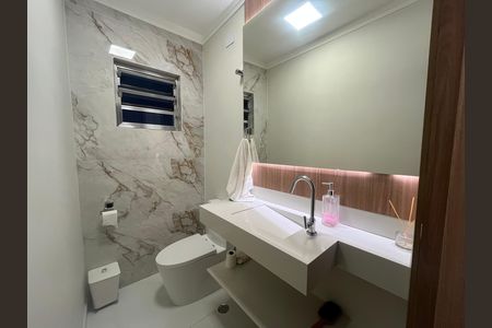 Casa à venda com 210m², 3 quartos e 5 vagas Casa à venda com 210m², 3 quartos e 5 vagasBanheiro