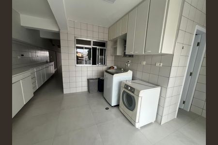 Casa à venda com 210m², 3 quartos e 5 vagas Casa à venda com 210m², 3 quartos e 5 vagasÁrea de Serviço