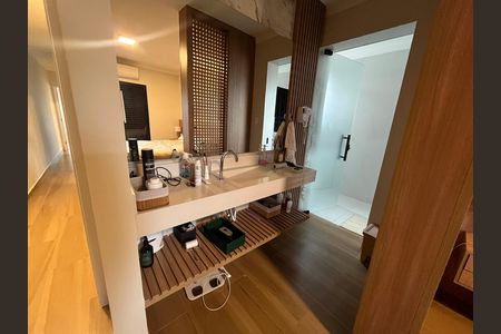 Casa à venda com 210m², 3 quartos e 5 vagas Casa à venda com 210m², 3 quartos e 5 vagasBanheiro suíte
