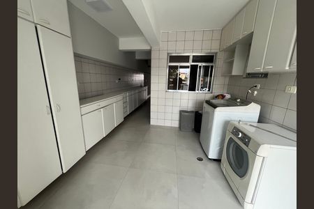 Casa à venda com 210m², 3 quartos e 5 vagas Casa à venda com 210m², 3 quartos e 5 vagasÁrea de Serviço
