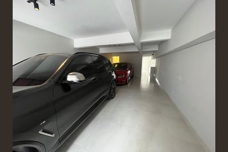 Casa à venda com 210m², 3 quartos e 5 vagas Casa à venda com 210m², 3 quartos e 5 vagasGaragem