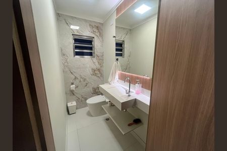 Casa à venda com 210m², 3 quartos e 5 vagas Casa à venda com 210m², 3 quartos e 5 vagasBanheiro