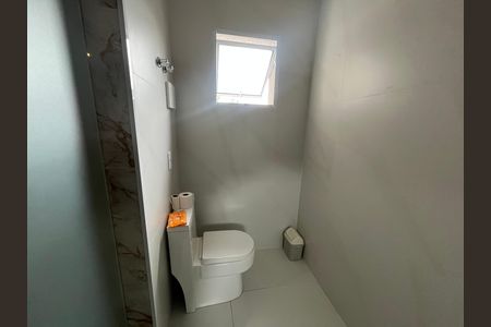 Casa à venda com 210m², 3 quartos e 5 vagas Casa à venda com 210m², 3 quartos e 5 vagasBanheiro suíte