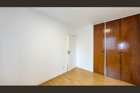 Quarto 2 de apartamento para alugar com 3 quartos, 97m² em Itaim Bibi, São Paulo