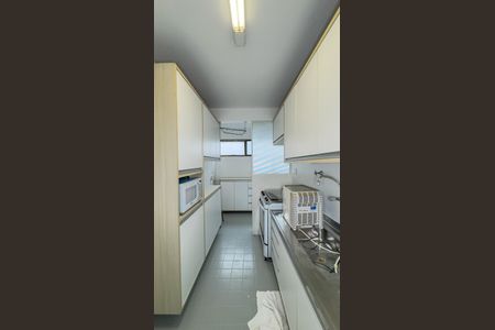 Cozinha de apartamento para alugar com 3 quartos, 97m² em Itaim Bibi, São Paulo