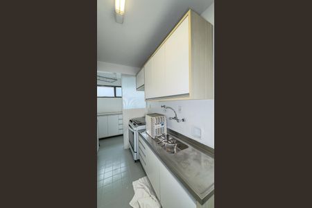 Cozinha de apartamento para alugar com 3 quartos, 97m² em Itaim Bibi, São Paulo