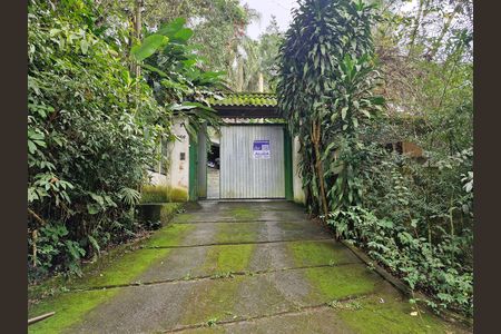 Casa para alugar com 3500m², 4 quartos e 4 vagasFachada