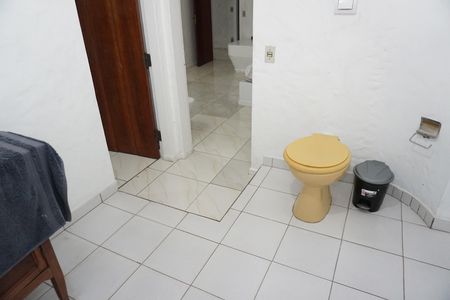 Casa para alugar com 3500m², 4 quartos e 4 vagasBanheiro da Suíte 2