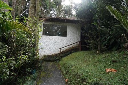 Casa para alugar com 3500m², 4 quartos e 4 vagasEscada 2