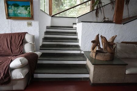 Casa para alugar com 3500m², 4 quartos e 4 vagasEscada