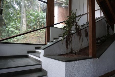 Casa para alugar com 3500m², 4 quartos e 4 vagasEscada