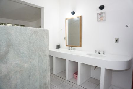 Casa para alugar com 3500m², 4 quartos e 4 vagasBanheiro