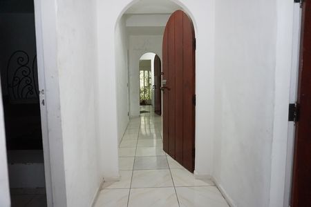 Casa para alugar com 3500m², 4 quartos e 4 vagasCorredor