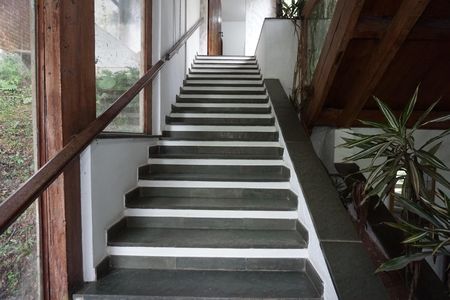 Casa para alugar com 3500m², 4 quartos e 4 vagasEscada