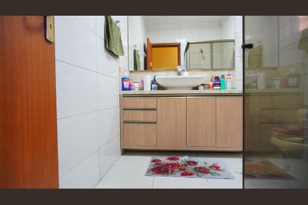 Casa à venda com 200m², 3 quartos e 1 vagaBanheiro 2