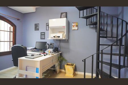 Casa à venda com 200m², 3 quartos e 1 vagaEscritório e acesso ao terraço 