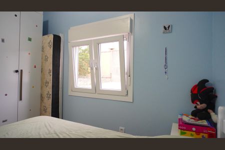 Casa à venda com 200m², 3 quartos e 1 vagaJanela dupla oscilo batente em todos os quartos 