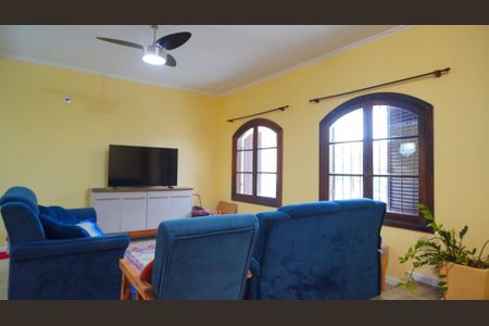 Sala  de casa à venda com 3 quartos, 200m² em Jardim São Pedro, Porto Alegre