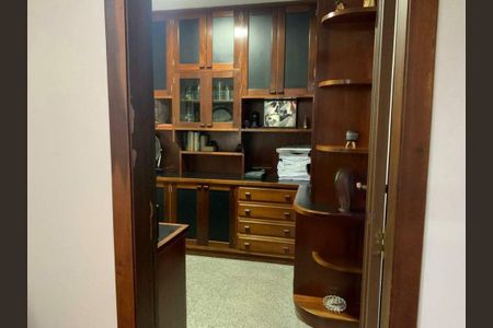 Casa à venda com 4 quartos, 280m² em Campo Grande, São Paulo