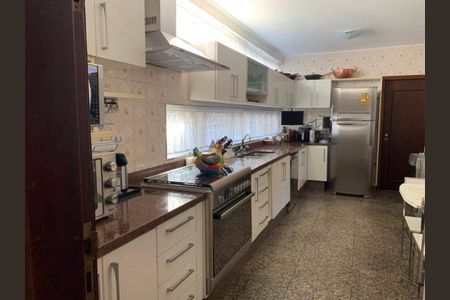 Casa à venda com 4 quartos, 280m² em Campo Grande, São Paulo