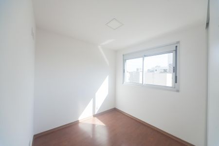 quarto 1 de apartamento para alugar com 2 quartos, 61m² em Buritis, Belo Horizonte
