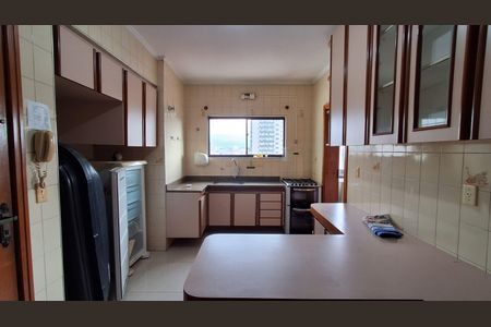 Apartamento para alugar com 135m², 3 quartos e 2 vagas Apartamento para alugar com 135m², 3 quartos e 2 vagasCozinha