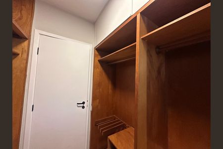 Apartamento para alugar com 128m², 4 quartos e 2 vagas Apartamento para alugar com 128m², 4 quartos e 2 vagasCloset da suíte