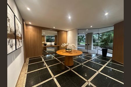 Apartamento para alugar com 128m², 4 quartos e 2 vagas Apartamento para alugar com 128m², 4 quartos e 2 vagasHall de entrada