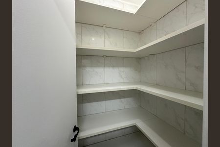 Apartamento para alugar com 128m², 4 quartos e 2 vagas Apartamento para alugar com 128m², 4 quartos e 2 vagasDespensa