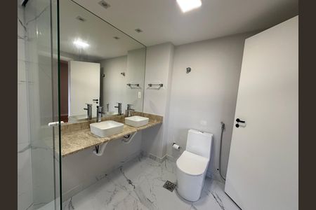 Apartamento para alugar com 128m², 4 quartos e 2 vagas Apartamento para alugar com 128m², 4 quartos e 2 vagasBanheiro da Suíte
