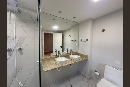 Apartamento para alugar com 128m², 4 quartos e 2 vagas Apartamento para alugar com 128m², 4 quartos e 2 vagasBanheiro da Suíte