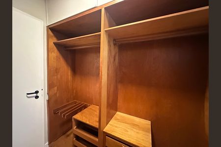 Apartamento para alugar com 128m², 4 quartos e 2 vagas Apartamento para alugar com 128m², 4 quartos e 2 vagasCloset da suíte