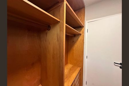 Apartamento para alugar com 128m², 4 quartos e 2 vagas Apartamento para alugar com 128m², 4 quartos e 2 vagasCloset da suíte