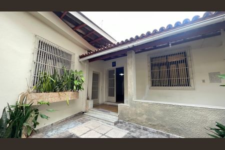 Casa à venda com 120m², 3 quartos e sem vaga Casa à venda com 120m², 3 quartos e sem vagaFachada