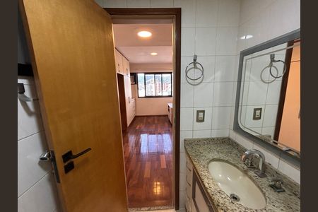 Apartamento à venda com 164m², 4 quartos e 3 vagasBanheiro da suíte