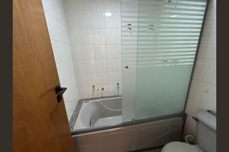 Apartamento à venda com 164m², 4 quartos e 3 vagasBanheiro 4