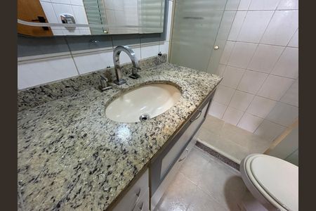 Apartamento à venda com 164m², 4 quartos e 3 vagasBanheiro da suíte