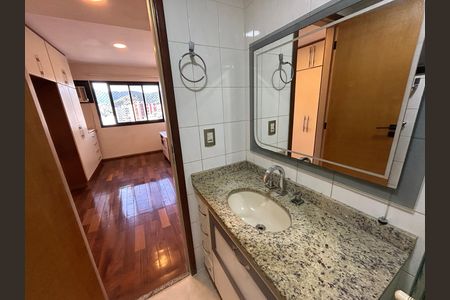 Apartamento à venda com 164m², 4 quartos e 3 vagasBanheiro da suíte